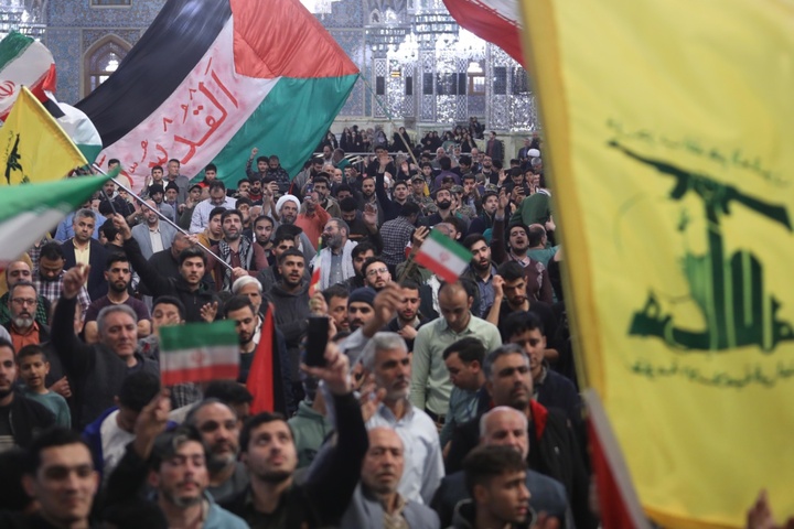 تجمع مردمی درحمایت از شروع عملیات حمله به اسراییل «وعده الصادق » در حرم مطهر رضوی
