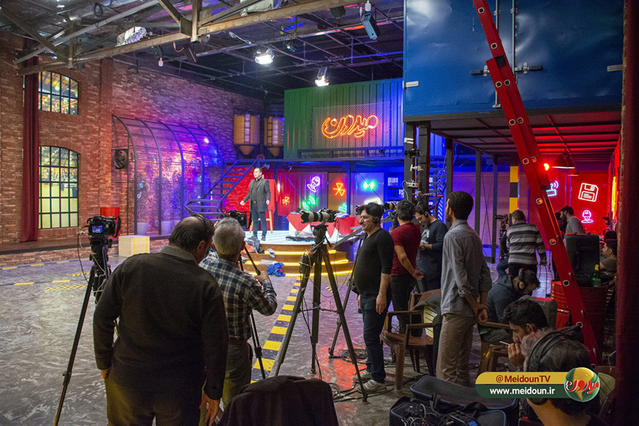 آرزوی ساخت برنامهای از تحوّل زندگی افراد در حرم مطهر رضوی را دارم