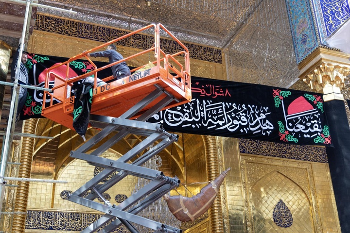 سیاه پوشی آستان مقدس عباسی در سالگرد تخریب قبور ائمه بقیع
