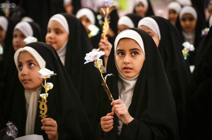 جشن تکلیف بیش از ۱۰۰ دانش آموز دختر در شهر مقدس نجف اشرف
