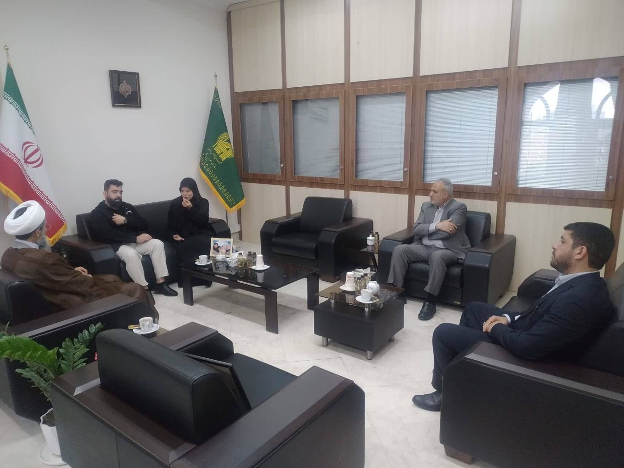 آستان قدس رضوی کے ادارہ بین الاقوامی امور کے نائب کی تین لبنانی شہداء کے اہلخانہ سے ملاقات
