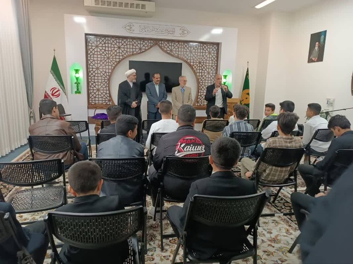 يافعون عرب يحتفلون ببدء فصل العبودية للحق تعالى في الحرم الرضوي الشريف يافعون عرب يحتفلون ببدء فصل العبودية للحق تعالى في الحرم الرضوي الشريف