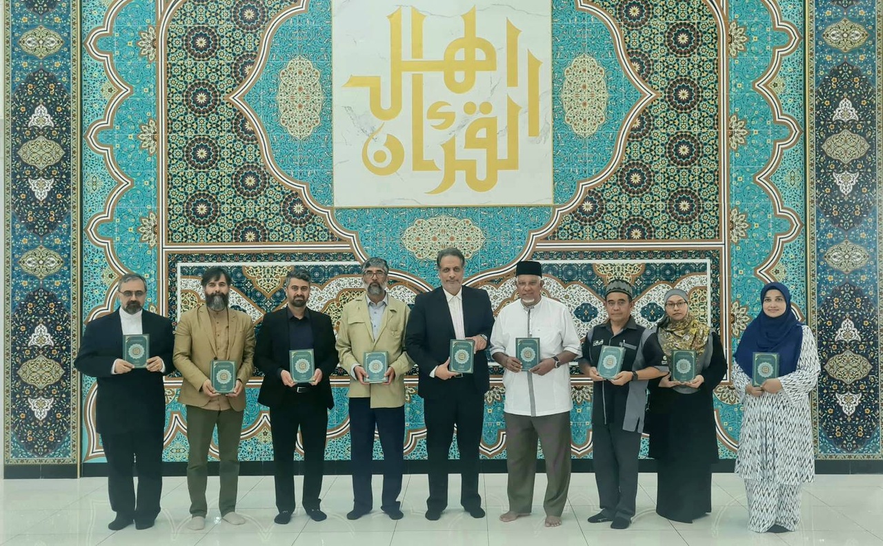 Special Palestine copy of Quran granted to Imam Reza shrine delegation in Malaysia
