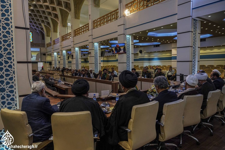 نشست ستاد بزرگداشت دهه كرامت کشور در حرم مطهر حضرت شاهچراغ علیه السلام