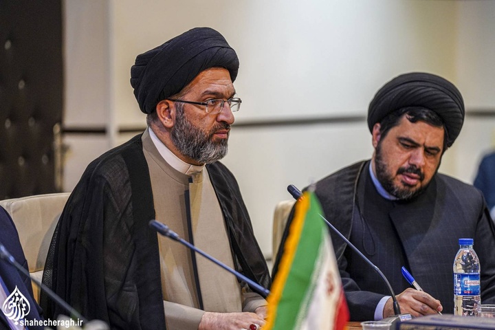 نشست ستاد بزرگداشت دهه كرامت کشور در حرم مطهر حضرت شاهچراغ علیه السلام