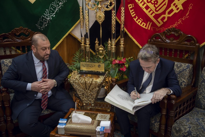 تمجید سفیر فرانسه از پروژههای آستان قدس عباسی و خدمات آن به زائران