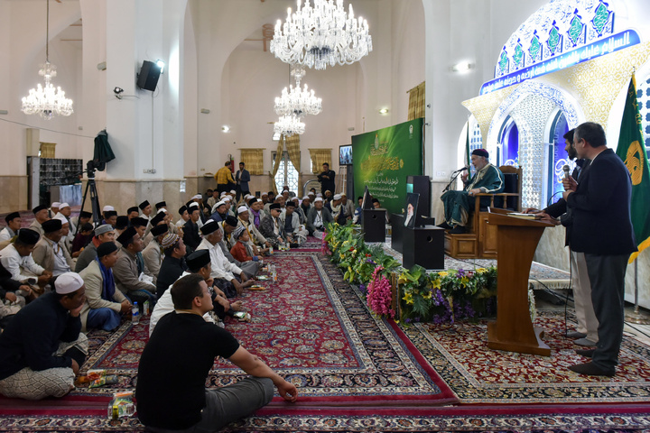 Indonesian pilgrims visit Imam Reza shrine
