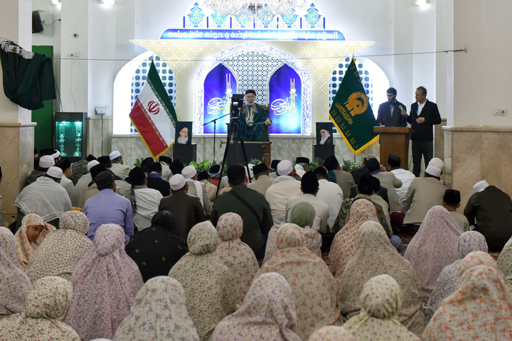 Indonesian pilgrims visit Imam Reza shrine
