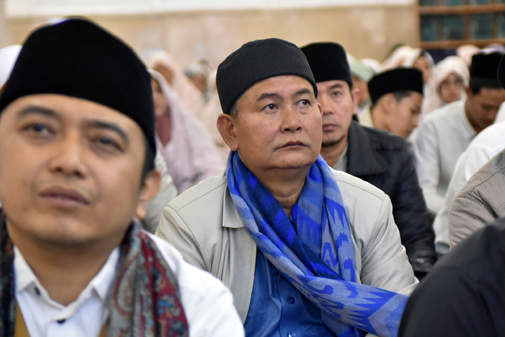 مجموعة من المواطنين من إندونيسيا تتشرف بزيارة الحرم الرضوي الشريف
