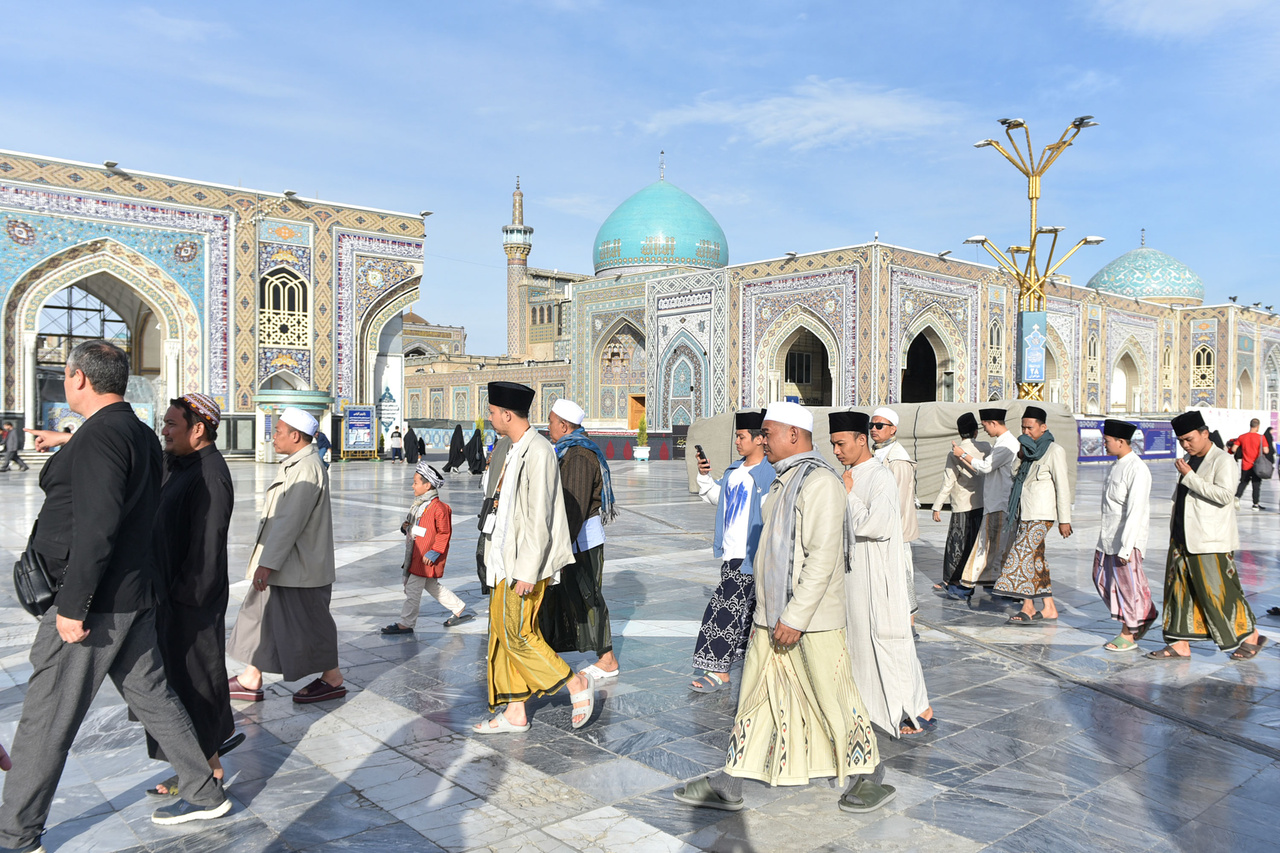 Indonesian pilgrims visit Imam Reza shrine