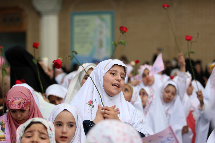 جشن تکلیف ۵ هزار نفری دختران در حرم مطهر حضرت معصئمه (س)