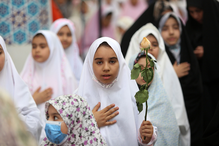 جشن تکلیف ۵ هزار نفری دختران در حرم مطهر حضرت معصئمه (س)