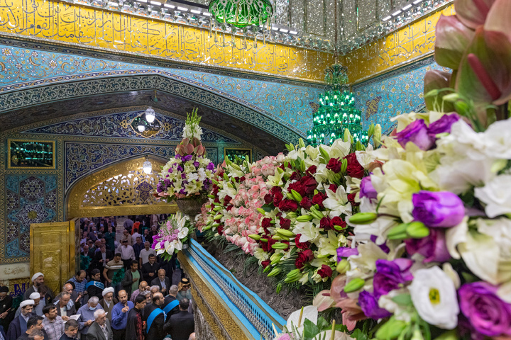 گل آرایی ضریح مطهر امام رضا علیه السلام