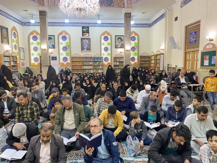 عشرہ کرامت کی مناسبت سے حرم امام رضا(ع) میں افغان زائرین کے لئے جشن کا انعقاد