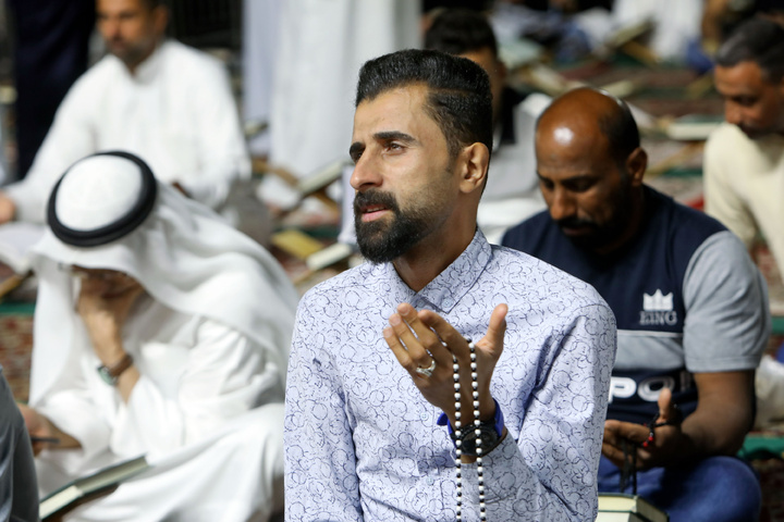 الزوار العرب الكرام يحييون ذكرى شهداء الخدمة