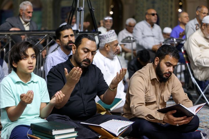 الزوار العرب الكرام يحييون ذكرى شهداء الخدمة