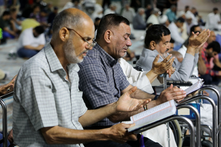 الزوار العرب الكرام يحييون ذكرى شهداء الخدمة