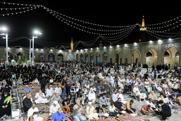 الزوار العرب الكرام يحييون ذكرى شهداء الخدمة