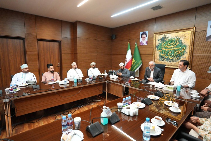 وفد من القطاع السياحي العماني يزور المستشفى الرضوي وفد من القطاع السياحي العماني يزور المستشفى الرضوي