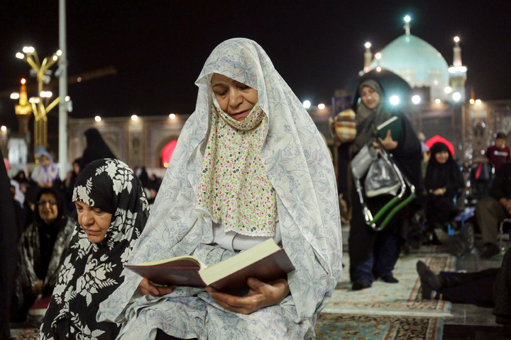 حرم امام رضا(ع) میں شب شہادت امام محمد باقر(ع) کی مناسبت سے مجلس و عزاداری کا انعقاد