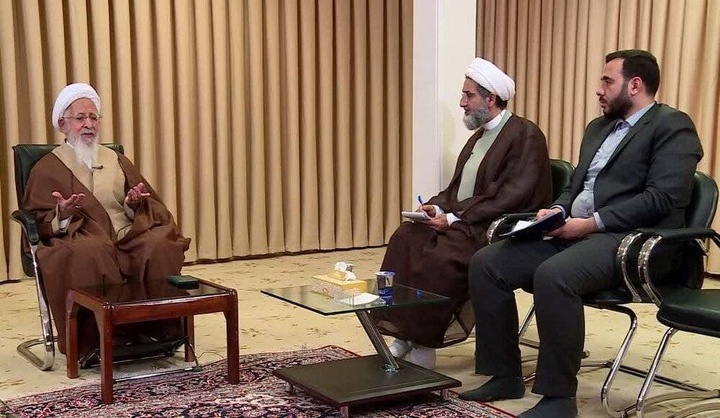 Ayat Javadi Amoli praises intl. activities of Imam Reza shrine