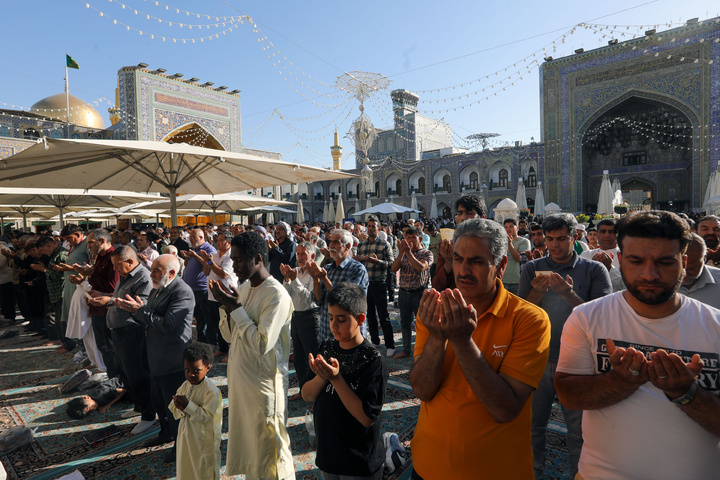 اقامه نماز عید سعید قربان در حرم مطهر رضوی