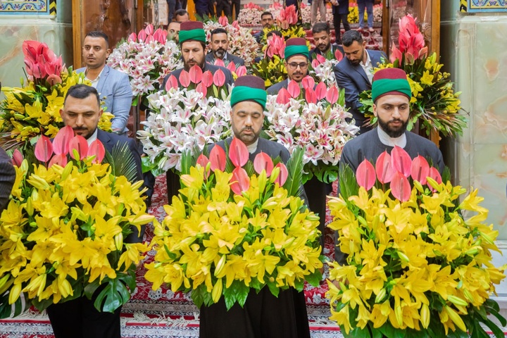 گل آرایی ضریح مطهر امام حسین علیه السلام به مناسبت عیدسعید غدیر