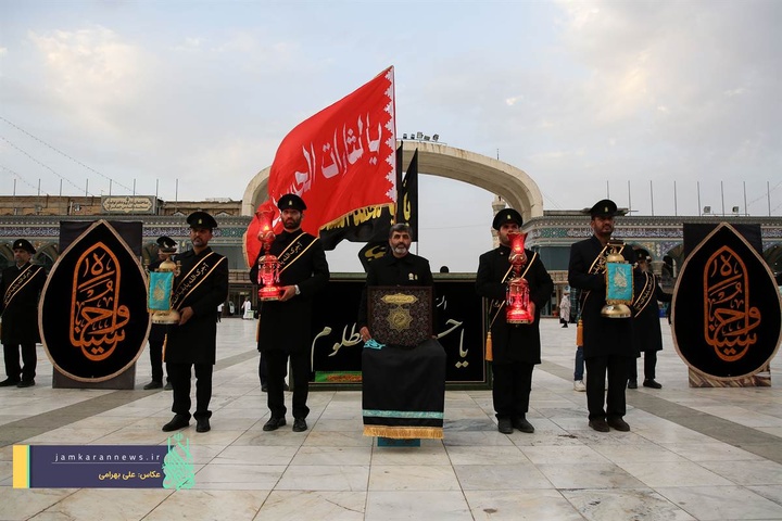 اهتزاز پرچم سیاه حسینی درمسجد مقدس جمکران