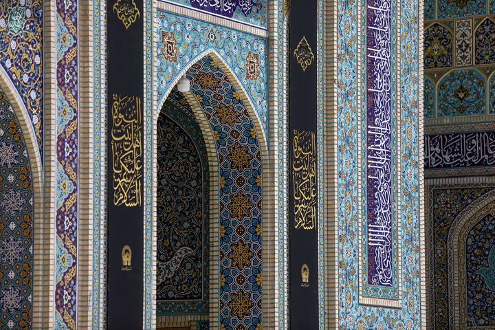 محرم الحرام کی مناسبت سے حرم امام رضا(ع) سیاہ پوش
