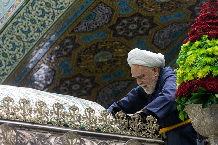 Ritual changing of Imam Reza’s tomb cover underway to mark start of Muharram