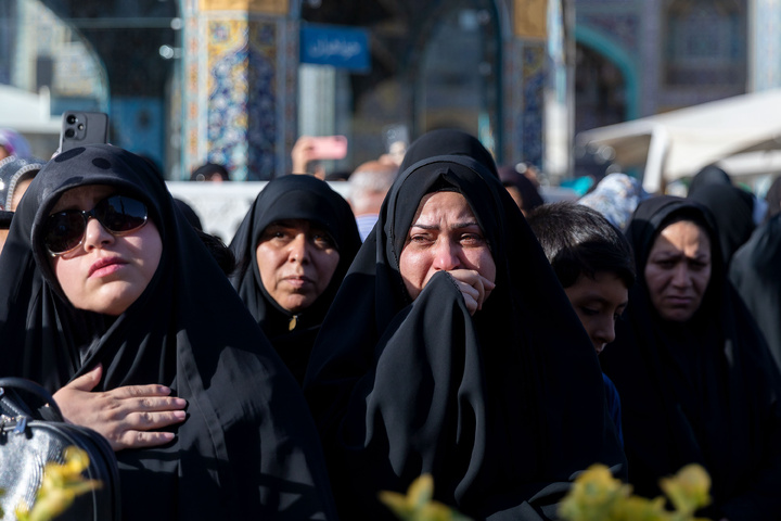 Ritual changing of Imam Reza’s tomb cover underway to mark start of Muharram