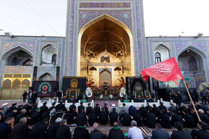 محرم الحرام کی مناسبت سے ضریح مطہر امام رضا(ع) پر نصب چادر کی تبدیلی کے مراسم