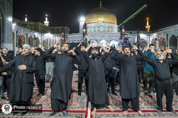 حرم امام رضا(ع) میں غیرملکی زائرین کے لئے ’’حی علی العزاء‘‘ کے عنوان سے عزاداری کے پروگرام کا انعقاد حرم امام رضا(ع) میں غیرملکی زائرین کے لئے ’’حی علی العزاء‘‘ کے عنوان سے عزاداری کے پروگرام کا انعقاد