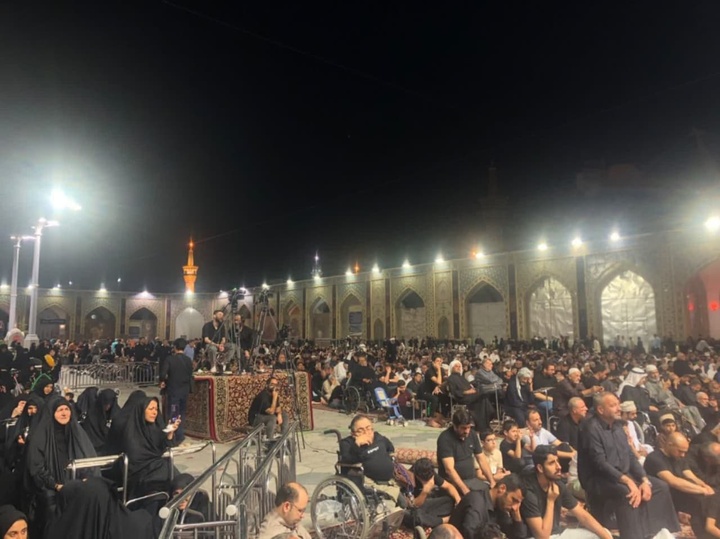 الزوار اللبنانيون يقيمون مراسم صاحب القربة في ليلة العباس(ع) الزوار اللبنانيون يقيمون مراسم صاحب القربة في ليلة العباس(ع)