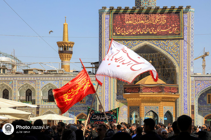 عزاء عاشوراء الحسين(ع) في الحرم الرضوي الشريف
