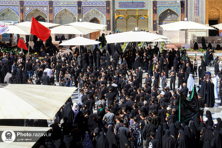 حرم امام رضا(ع) میں یوم عاشورا کی مناسبت سے عزاداری کا انعقاد