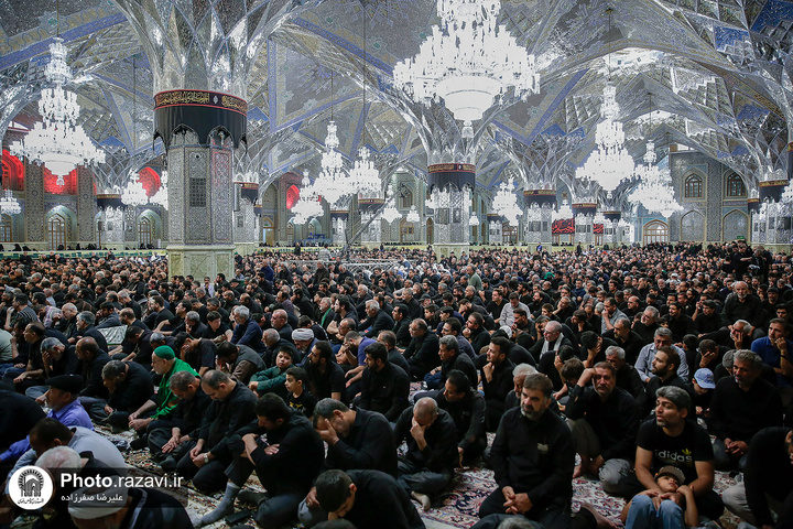 حرم امام رضا (ع) میں یوم عاشورا کی مناسبت سے مقتل خوانی کے پروگرام کا انعقاد