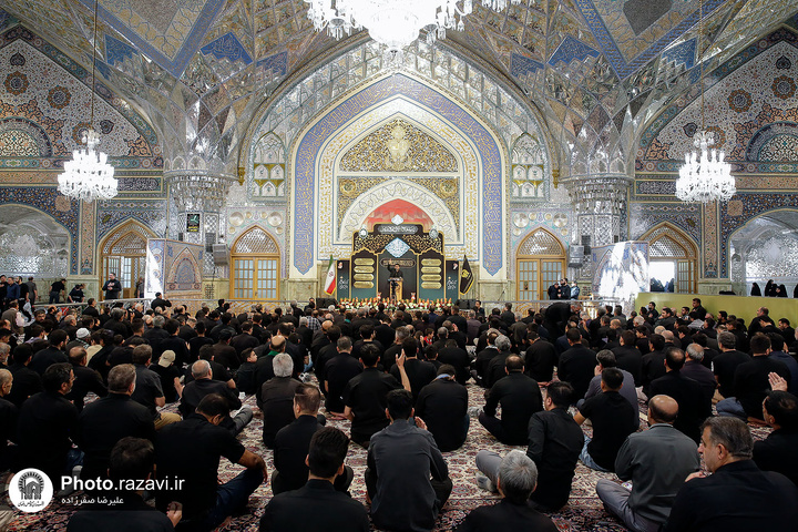 حرم امام رضا (ع) میں یوم عاشورا کی مناسبت سے مقتل خوانی کے پروگرام کا انعقاد