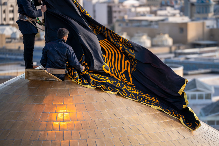 Imam Reza shrine hoists black flags marking Nasrallah’s martyrdom