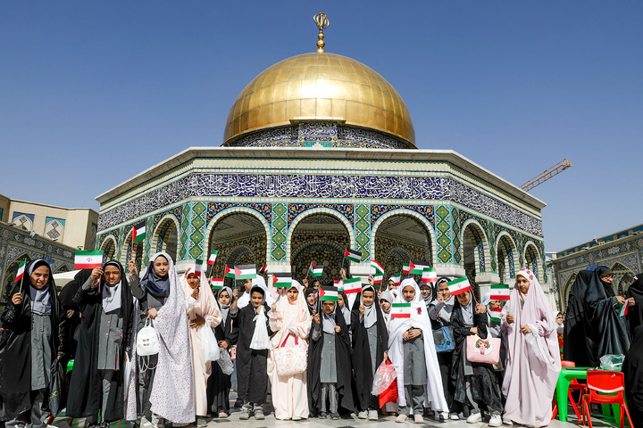 أطفال مدارس مشهد يتضامنون مع أطفال لبنان وفلسطين