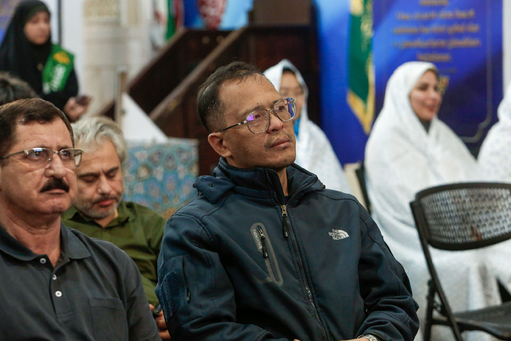 Participants of the International Persian Language Conference visit Imam Reza shrine