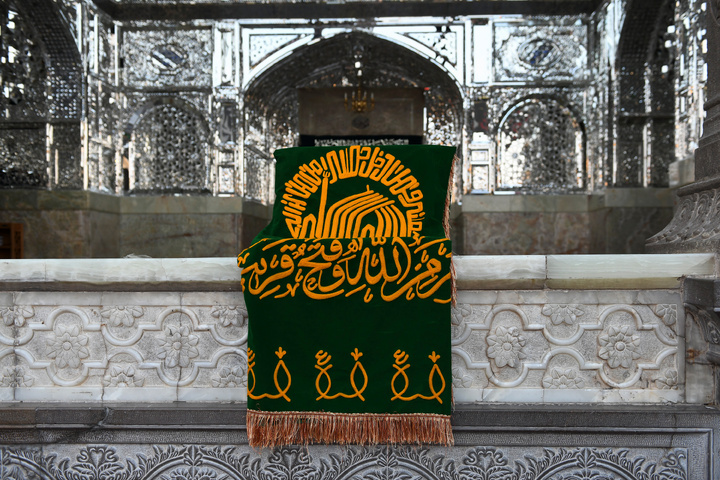 Mourning flag raised at Hazrat Masoumeh shrine 