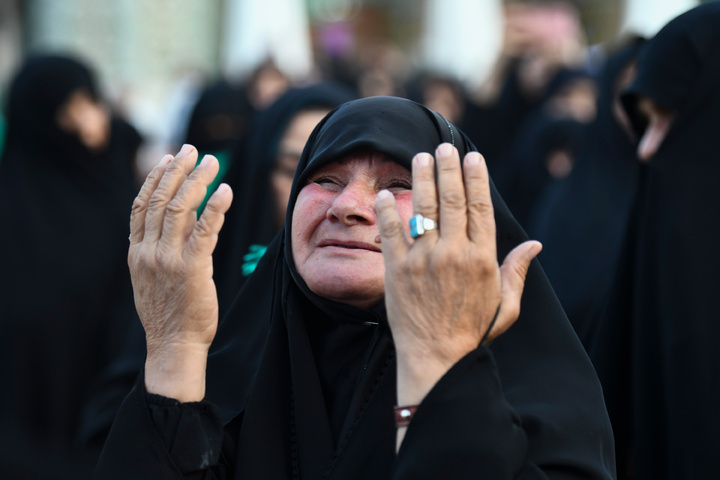 Mourning flag raised at Hazrat Masoumeh shrine 