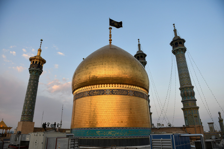 Mourning flag raised at Hazrat Masoumeh shrine 