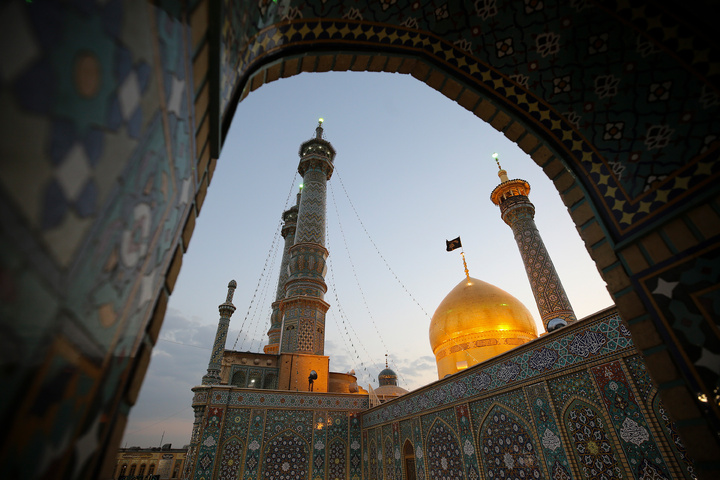 Mourning flag raised at Hazrat Masoumeh shrine 