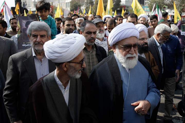 Custodian of Imam Reza shrine attends Gen. Nilforoushan's funeral ceremony
