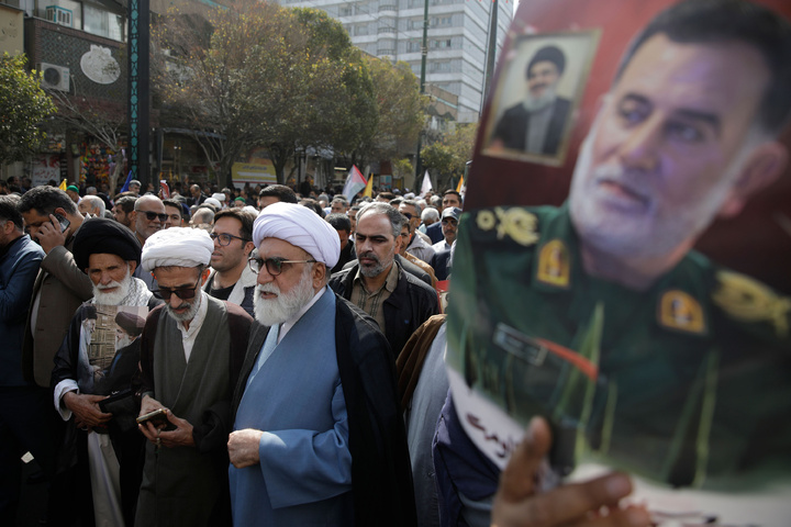 Custodian of Imam Reza shrine attends Gen. Nilforoushan's funeral ceremony
