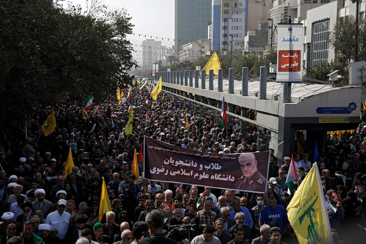 Custodian of Imam Reza shrine attends Gen. Nilforoushan's funeral ceremony
