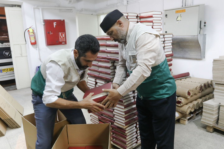 Thousands of Quranic copies, Mafatih al-Jinan donated to people of Lebanon