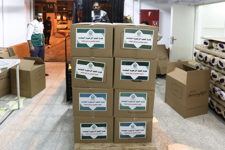 Thousands of Quranic copies, Mafatih al-Jinan donated to people of Lebanon